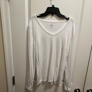 Gap Womens L/S V neck Modern T Size: Large. NWOT.